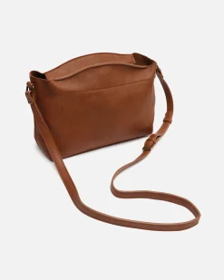 Bolso bandolera con detalles metálicos