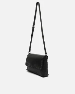 Bolso bandolera con detalles metálicos