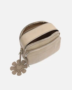Bolso bandolera con detalle colgante