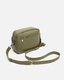 Bolso bandolera con detalle colgante