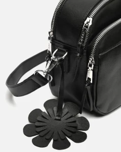 Bolso bandolera con detalle colgante