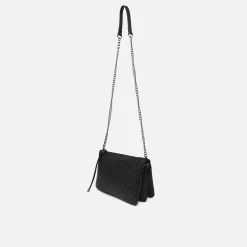 Bolso bandolera con detalles metálicos