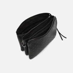 Bolso bandolera con detalles metálicos
