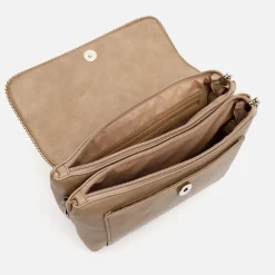 Bolso bandolera con solapa y detalles metálicos