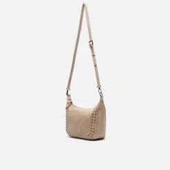 Bolso bandolera mediano con detalles metálicos
