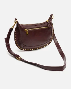 Bolso bandolera pequeño con detalles metálicos