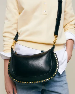 Bolso bandolera pequeño con detalles metálicos