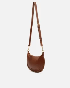 Bolso bandolera pequeño con detalles metálicos