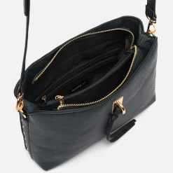 Bolso bandolera pequeño con detalles metálicos