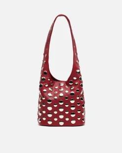Bolso de hombro pequeño con detalles metálicos