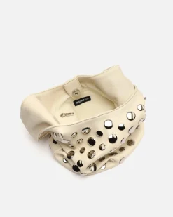 Bolso de hombro pequeño con detalles metálicos