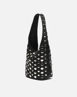 Bolso de hombro pequeño con detalles metálicos