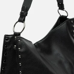 Bolso hobo grande con detalles metálicos