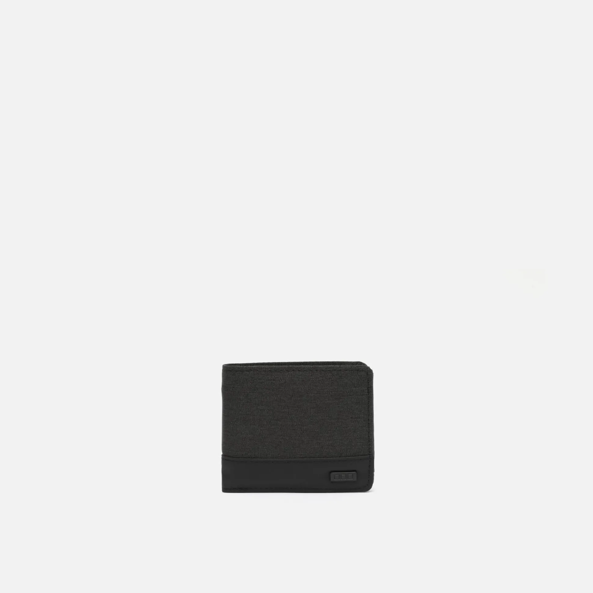 Cartera con compartimento para billetes, tarjetas y monedas
