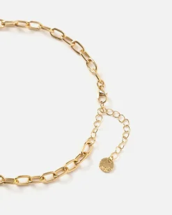 Collar con detalles colgantes