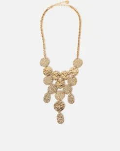 Collar corto con colgantes