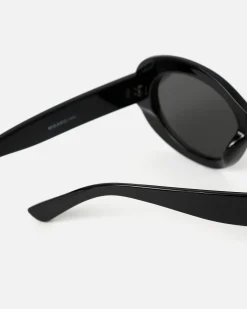 Gafas de sol ovaladas con montura de pasta