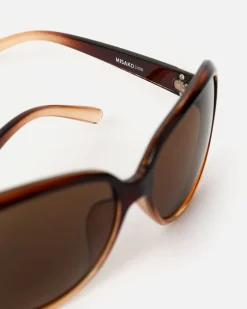 Gafas de sol ovaladas con montura de pasta