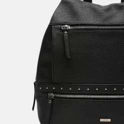 Mochila antirrobo con detalles metálicos
