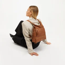 Mochila antirrobo con detalles metálicos