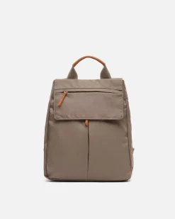 Mochila antirrobo con solapa
