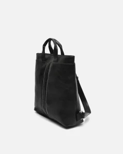 Mochila con detalles metálicos