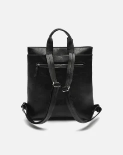 Mochila con detalles metálicos