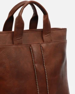 Mochila con detalles metálicos