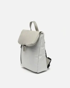 Mochila con solapa en nylon
