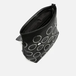 Mochila con solapa y detalles metálicos